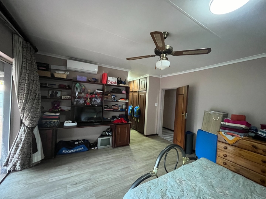 5 Bedroom Property for Sale in Van Der Hoff Park North West
